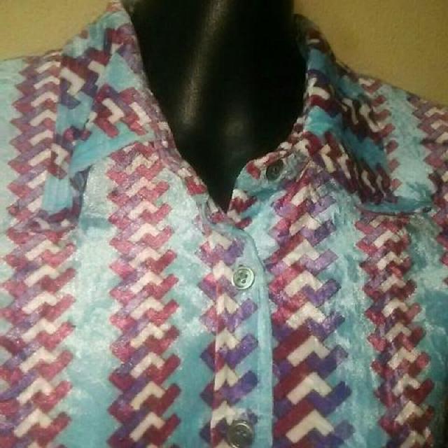 used★光沢のあるベロアシャツ/水色系幾何学模様 < 女性ファッション  used★光沢のあるベロアシャツ/水色系幾何学模様 < 女性ファッションの