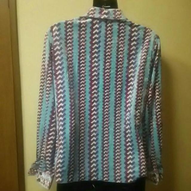 used★光沢のあるベロアシャツ/水色系幾何学模様 < 女性ファッション  used★光沢のあるベロアシャツ/水色系幾何学模様 < 女性ファッションの