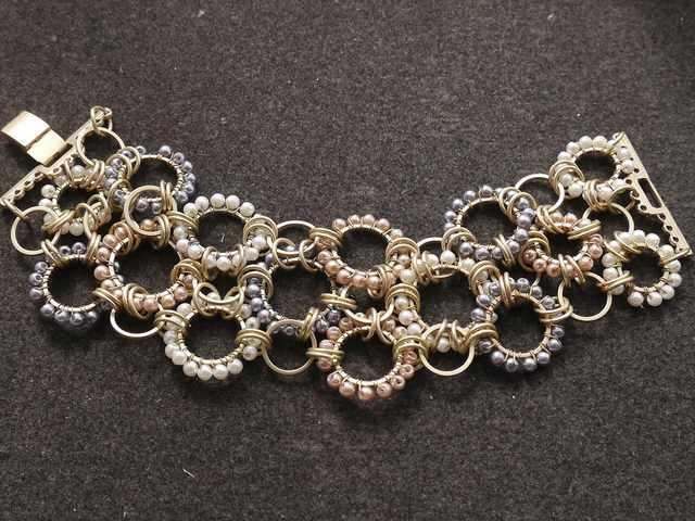 新品 アンティーク調MIXカラービーズブレスレット < 女性アクセサリー/時計 新品 アンティーク調MIXカラービーズブレスレット < 女性アクセサリー/時計の