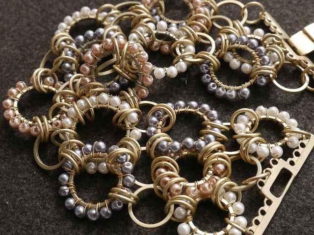 新品 アンティーク調MIXカラービーズブレスレット < 女性アクセサリー/時計 新品 アンティーク調MIXカラービーズブレスレット < 女性アクセサリー/時計の