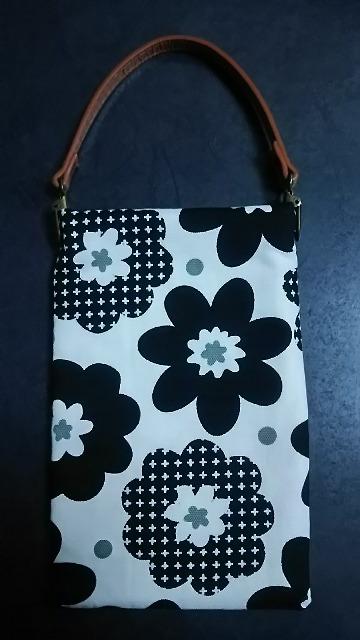 ハンドメイド★スマホ・携帯ポーチ 【モノクロ花柄】 < 女性ファッション  ハンドメイド★スマホ・携帯ポーチ 【モノクロ花柄】 < 女性ファッションの