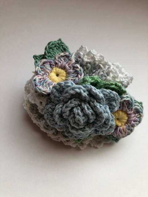 ハンドメイド ボリューム シュシュ 薔薇と小花♪ axes好き < 女性ファッション  ハンドメイド ボリューム シュシュ 薔薇と小花♪ axes好き < 女性ファッションの