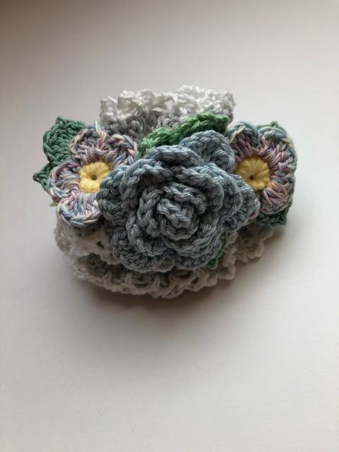 ハンドメイド ボリューム シュシュ 薔薇と小花♪ axes好き < 女性ファッション  ハンドメイド ボリューム シュシュ 薔薇と小花♪ axes好き < 女性ファッションの