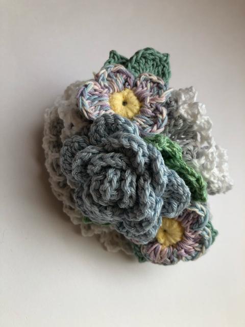 ハンドメイド ボリューム シュシュ 薔薇と小花♪ axes好き < 女性ファッション  ハンドメイド ボリューム シュシュ 薔薇と小花♪ axes好き < 女性ファッションの