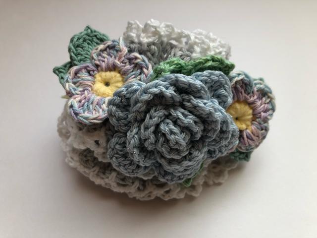 ハンドメイド ボリューム シュシュ 薔薇と小花♪ axes好き < 女性ファッション  ハンドメイド ボリューム シュシュ 薔薇と小花♪ axes好き < 女性ファッションの