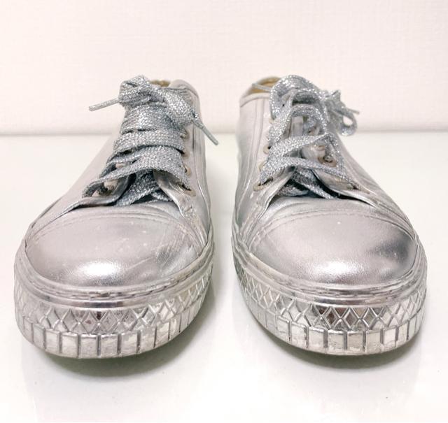 CHANELシャネルシルバーメタリックローカットスニーカー < ブランド CHANELシャネルシルバーメタリックローカットスニーカー < ブランドの