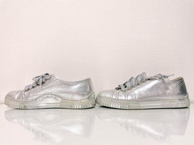 CHANELシャネルシルバーメタリックローカットスニーカー < ブランド CHANELシャネルシルバーメタリックローカットスニーカー < ブランドの