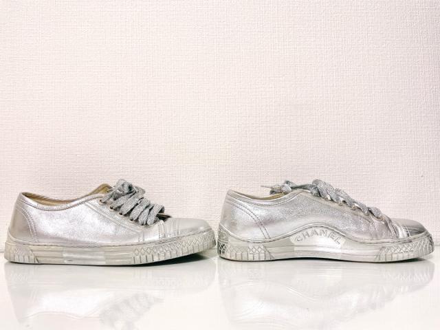 CHANELシャネルシルバーメタリックローカットスニーカー < ブランド CHANELシャネルシルバーメタリックローカットスニーカー < ブランドの