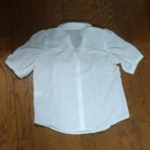 PLAYMTONE 白 ブラウス 半袖 美品 < 女性ファッション  PLAYMTONE 白 ブラウス 半袖 美品 < 女性ファッションの