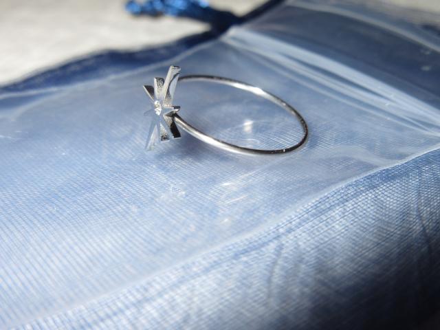 未使用☆ステンレス製リング指輪*キラキラデザイン(シルバー) < 女性アクセサリー/時計  未使用☆ステンレス製リング指輪*キラキラデザイン(シルバー) < 女性アクセサリー/時計の