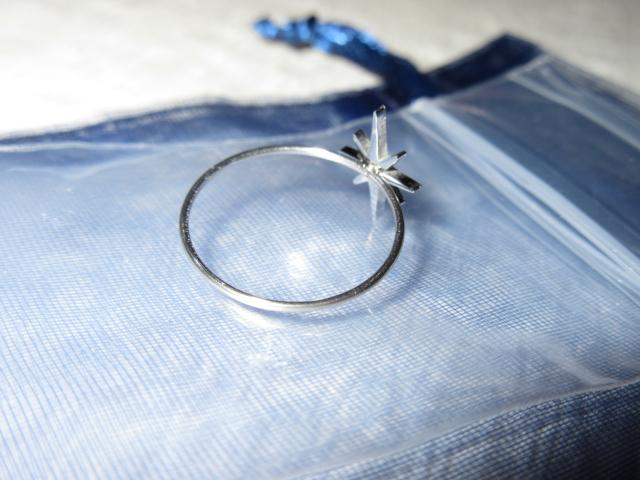 未使用☆ステンレス製リング指輪*キラキラデザイン(シルバー) < 女性アクセサリー/時計  未使用☆ステンレス製リング指輪*キラキラデザイン(シルバー) < 女性アクセサリー/時計の