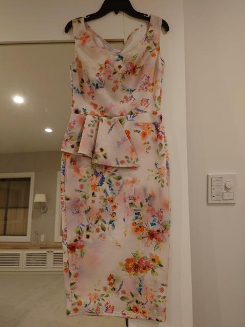 花柄ひざ丈ペプラムワンピース Мサイズ < 女性ファッション  花柄ひざ丈ペプラムワンピース Мサイズ  < 女性ファッションの