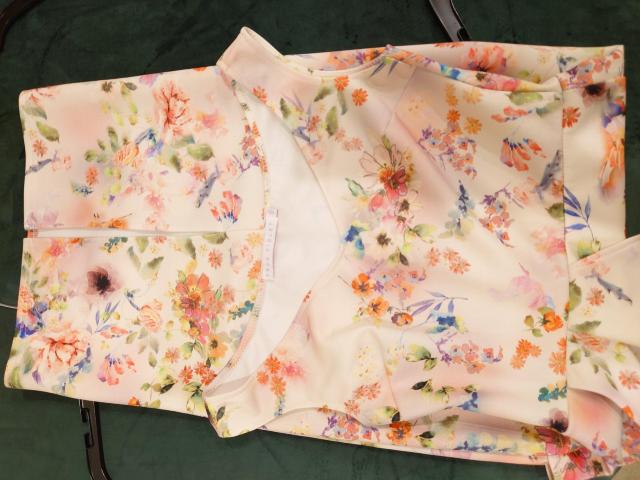花柄ひざ丈ペプラムワンピース Мサイズ < 女性ファッション  花柄ひざ丈ペプラムワンピース Мサイズ < 女性ファッションの