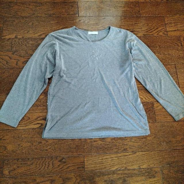 長袖 Tシャツ グレー 薔薇柄刺繍 < 女性ファッション 長袖 Tシャツ グレー 薔薇柄刺繍 < 女性ファッションの