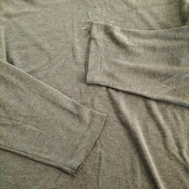 長袖 Tシャツ グレー 薔薇柄刺繍 < 女性ファッション 長袖 Tシャツ グレー 薔薇柄刺繍 < 女性ファッションの