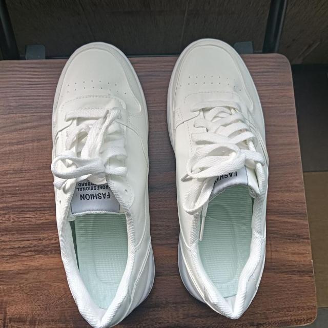 新品 24.5cm レディース スニーカー ホワイト シューズ 靴 カジュアル < 女性ファッション  新品 24.5cm レディース スニーカー ホワイト シューズ 靴 カジュアル < 女性ファッションの