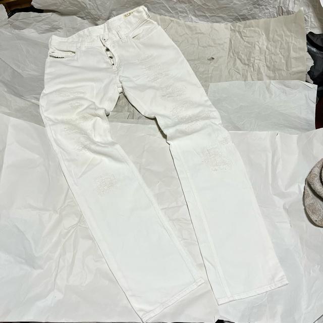 【DIESEL / ディーゼル】【SAFADO】 ダメージ加工 / デニム 30 ホワイト ストレートジーンズ < ブランド  【DIESEL / ディーゼル】【SAFADO】 ダメージ加工 / デニム 30 ホワイト ストレートジーンズ  < ブランドの