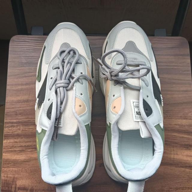 新品 24.5cm レディース スニーカー グレー シューズ 靴 カジュアル < 女性ファッション  新品 24.5cm レディース スニーカー グレー シューズ 靴 カジュアル < 女性ファッションの