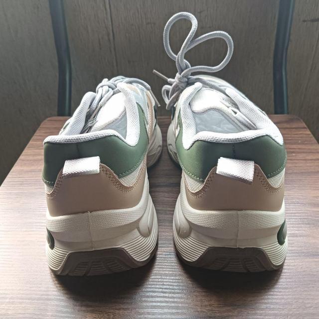 新品 24.5cm レディース スニーカー グレー シューズ 靴 カジュアル < 女性ファッション  新品 24.5cm レディース スニーカー グレー シューズ 靴 カジュアル < 女性ファッションの