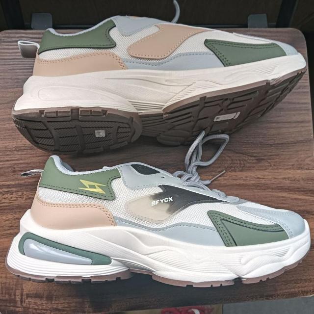 新品 24.5cm レディース スニーカー グレー シューズ 靴 カジュアル < 女性ファッション  新品 24.5cm レディース スニーカー グレー シューズ 靴 カジュアル < 女性ファッションの