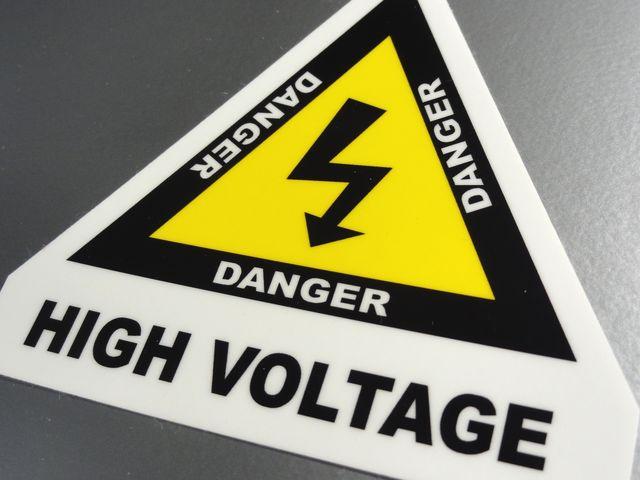 ▲高電圧注意!HIGH VOLTAGEステッカー▲F1 KERS プリウス < レジャー/スポーツ ▲高電圧注意!HIGH VOLTAGEステッカー▲F1 KERS プリウス < レジャー/スポーツの