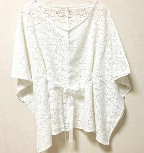 【美品】花柄レースポンチョ/GU/ホワイト/M/サテンリボン < 女性ファッション  【美品】花柄レースポンチョ/GU/ホワイト/M/サテンリボン  < 女性ファッションの