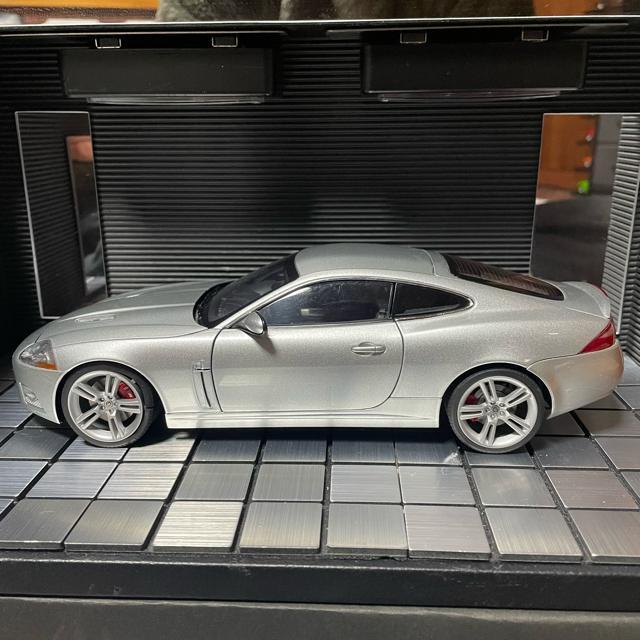 オートアート1/18 ジャガー XKクーペ シルバー < ホビー  オートアート1/18 ジャガー XKクーペ シルバー < ホビーの