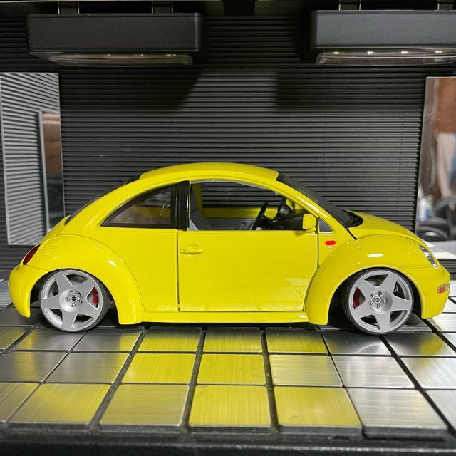 ブラーゴ 1/18 フォルクスワーゲン ニュ-ビートル(カスタム仕様) < ホビー  ブラーゴ 1/18 フォルクスワーゲン ニュ-ビートル(カスタム仕様) < ホビーの