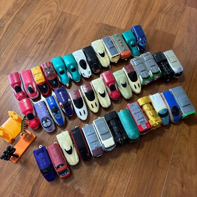 プラレール 車両 40台&踏み切りセット☆ハッピーセットなど < ホビー  プラレール 車両 40台&踏み切りセット☆ハッピーセットなど  < ホビーの