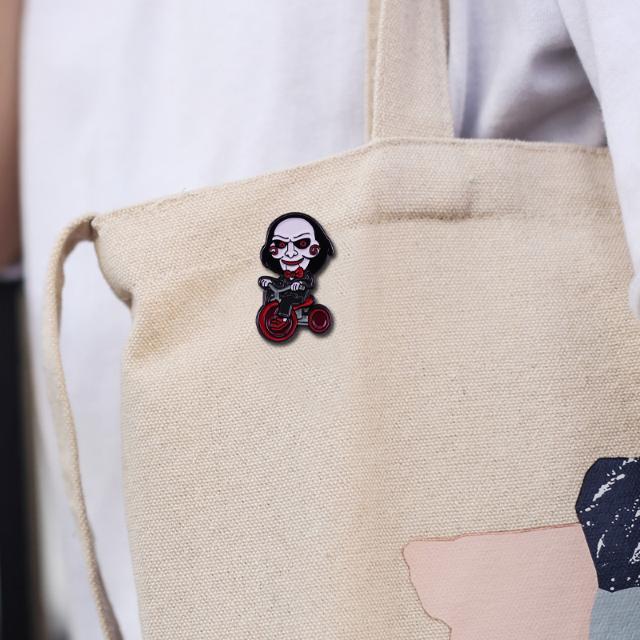 新品 映画ソウ SAW ビリー人形 ピンブローチ ジグソウ < 男性アクセサリー/時計 新品 映画ソウ SAW ビリー人形 ピンブローチ ジグソウ < 男性アクセサリー/時計の