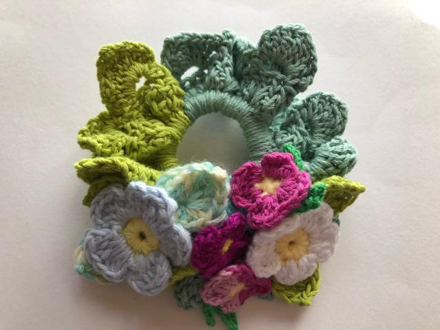 ハンドメイド シュシュ 葉っぱのシュシュ 春色 コットン パステル < 女性ファッション  ハンドメイド シュシュ 葉っぱのシュシュ 春色 コットン パステル < 女性ファッションの