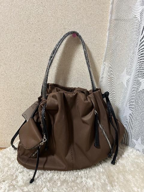 新品タグ付きレイジースーザン★ミニポーチ付きバック < ブランド  新品タグ付きレイジースーザン★ミニポーチ付きバック  < ブランドの