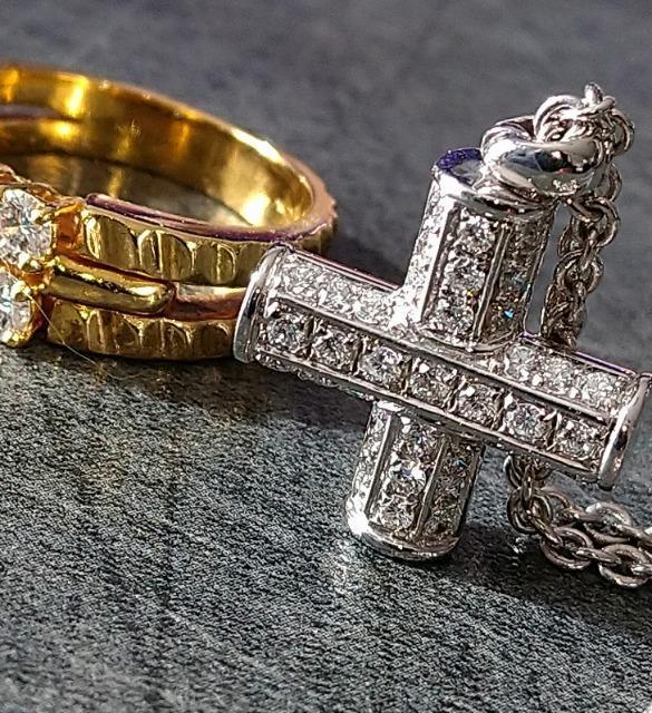 BVLGARI �_�C�������h�p���F �N���X�l�b�N���X�I�ɏ�_�C���̋P���c  �� �u�����h�� 