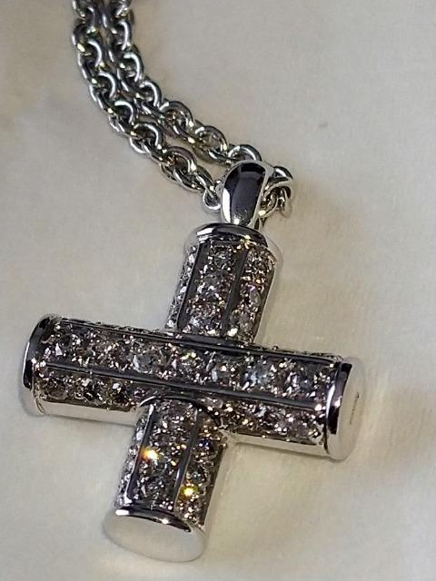 BVLGARI �_�C�������h�p���F �N���X�l�b�N���X�I�ɏ�_�C���̋P���c �� �u�����h�� 