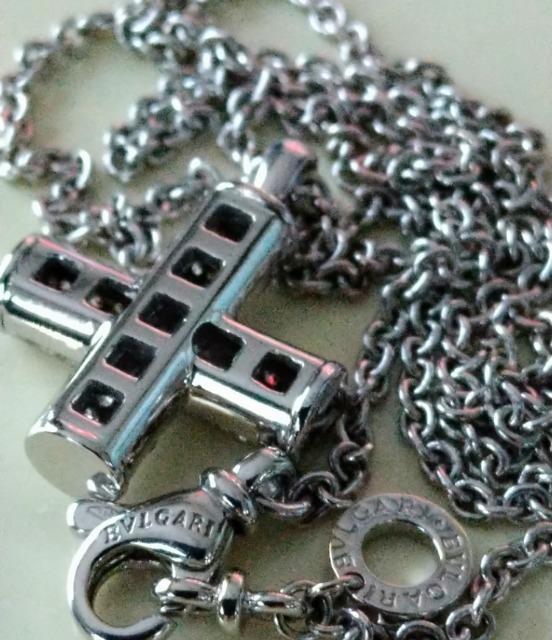 BVLGARI �_�C�������h�p���F �N���X�l�b�N���X�I�ɏ�_�C���̋P���c �� �u�����h�� 