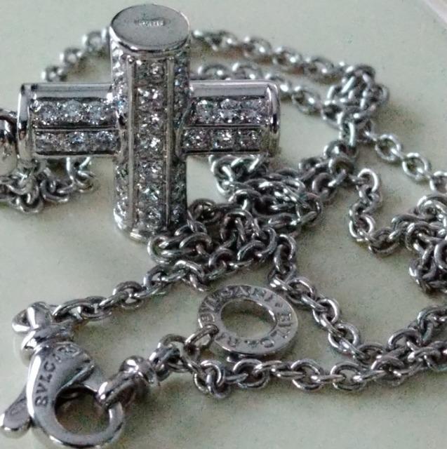 BVLGARI �_�C�������h�p���F �N���X�l�b�N���X�I�ɏ�_�C���̋P���c �� �u�����h�� 