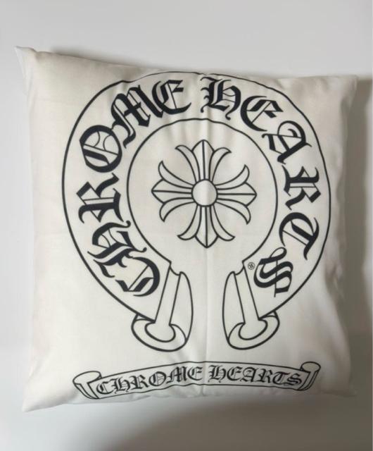 新品未使用クロムハーツ ホースシューとプラスロゴクッションカバー 45*45cm < インテリア/ライフ 新品未使用クロムハーツ ホースシューとプラスロゴクッションカバー 45*45cm < インテリア/ライフの