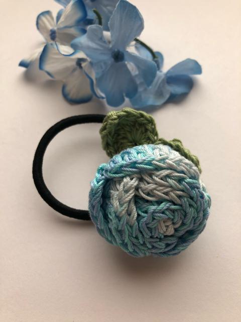 ハンドメイド ヘアゴム 巻き巻き薔薇♪ ライトブルーミックス < 女性ファッション  ハンドメイド ヘアゴム 巻き巻き薔薇♪ ライトブルーミックス  < 女性ファッションの