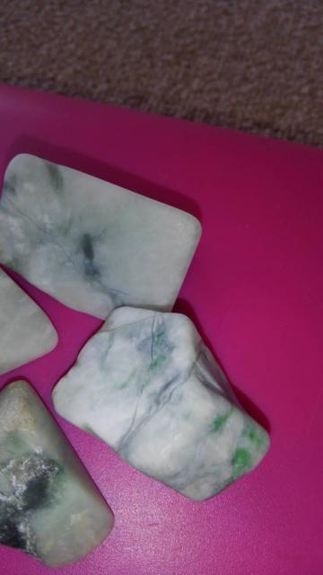 翡翠原石!4個セット!日本産!新潟県糸魚川市産!直接買い付け!全65g < インテリア/ライフ  翡翠原石!4個セット!日本産!新潟県糸魚川市産!直接買い付け!全65g < インテリア/ライフの