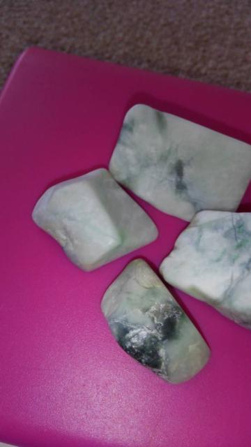 翡翠原石!4個セット!日本産!新潟県糸魚川市産!直接買い付け!全65g < インテリア/ライフ  翡翠原石!4個セット!日本産!新潟県糸魚川市産!直接買い付け!全65g < インテリア/ライフの