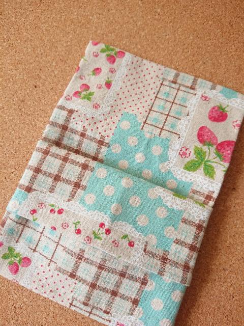 ハンドメイド ポケットティッシュケース(いちご水色) < 女性ファッション  ハンドメイド ポケットティッシュケース(いちご水色) < 女性ファッションの