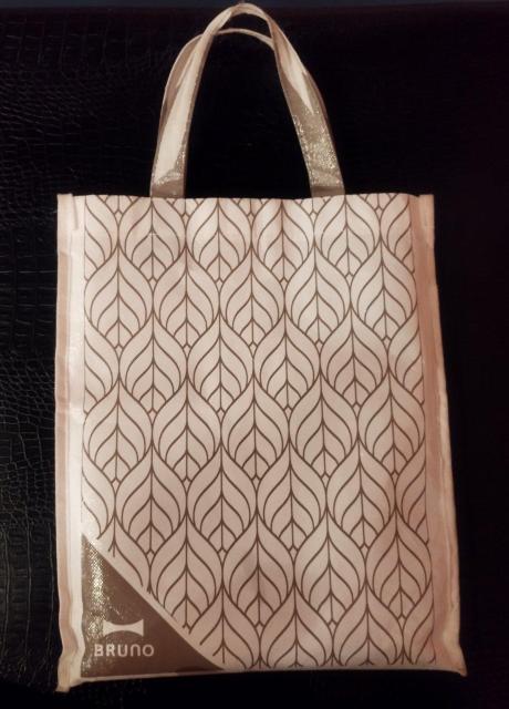 BRUNO ビニールコーティング 不織布 矢羽根柄エコバッグ 縦型 A4 難有り < 女性ファッション  BRUNO ビニールコーティング 不織布 矢羽根柄エコバッグ 縦型 A4 難有り  < 女性ファッションの