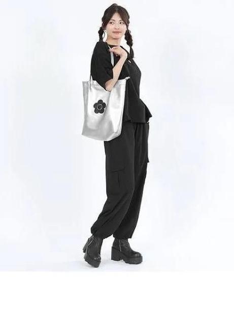 新品MARY QUANTデイジーパッチソフトトートバッグ7480円現在販売中 < ブランド  新品MARY QUANTデイジーパッチソフトトートバッグ7480円現在販売中 < ブランドの