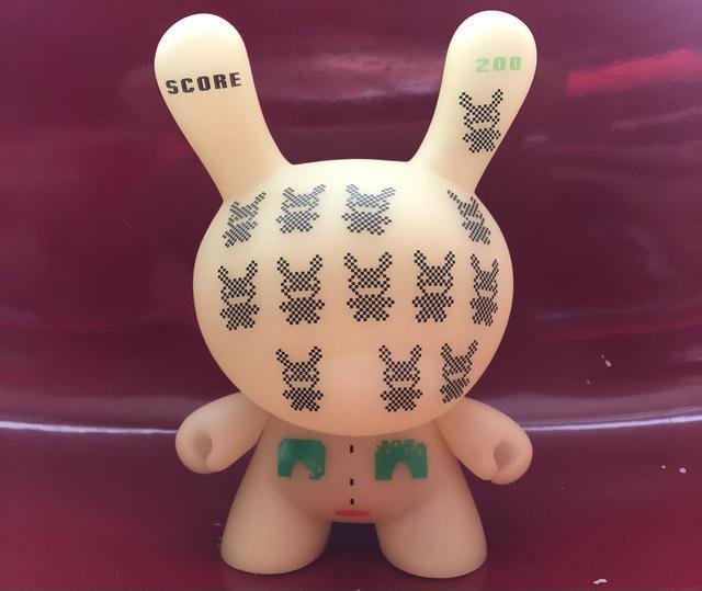 《Kidrobot × oki-ni》フィギュア  SPACE INVADER  kozik toy2r QEE デザイナーズトイ < ホビー  《Kidrobot × oki-ni》フィギュア  SPACE INVADER  kozik toy2r QEE デザイナーズトイ < ホビーの