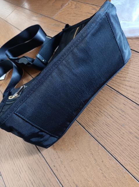 ランバンオンブルーマエリスコンパクトショルダー★新品タグ付き★定価15400円★LANVIN★軽量・素敵・合わせやすい黒★ < 女性ファッション ランバンオンブルーマエリスコンパクトショルダー★新品タグ付き★定価15400円★LANVIN★軽量・素敵・合わせやすい黒★ < 女性ファッションの