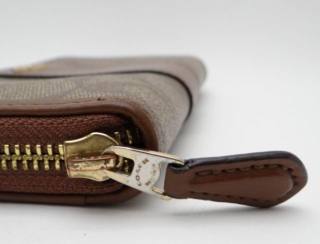 COACH コーチ F54630 シグネチャー ストライプ PVC ラウンドファスナー長財布 ブラウン<USED>【送料無料】 < ブランド COACH コーチ F54630 シグネチャー ストライプ PVC ラウンドファスナー長財布 ブラウン<USED>【送料無料】 < ブランドの