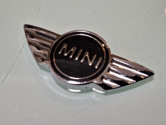 ●BMW MINI cooper ミニ クーパー クロームメッキ/ブラックカラー メタル製 スモール エンブレム! < 自動車/バイク ●BMW MINI cooper ミニ クーパー クロームメッキ/ブラックカラー メタル製 スモール エンブレム! < 自動車/バイク