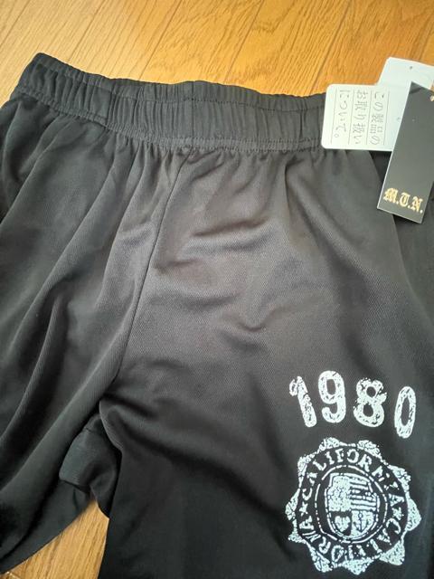 Mサイズ!高貴紳士的!ロゴがかっこいい!ブラック色合い!サラッとメッシュ素材!両サイドポケット付き!リラックス!ロングパンツ! < 男性ファッション Mサイズ!高貴紳士的!ロゴがかっこいい!ブラック色合い!サラッとメッシュ素材!両サイドポケット付き!リラックス!ロングパンツ! < 男性ファッションの