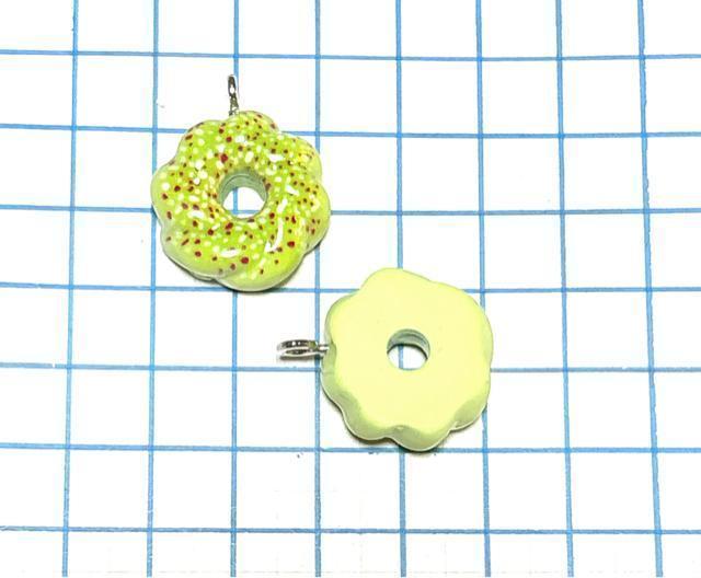 064 メロン色 抹茶色のドーナツのチャーム 2個 お菓子の樹脂パーツ◯ < ペット/手芸/園芸 064 メロン色 抹茶色のドーナツのチャーム 2個 お菓子の樹脂パーツ◯ < ペット/手芸/園芸の