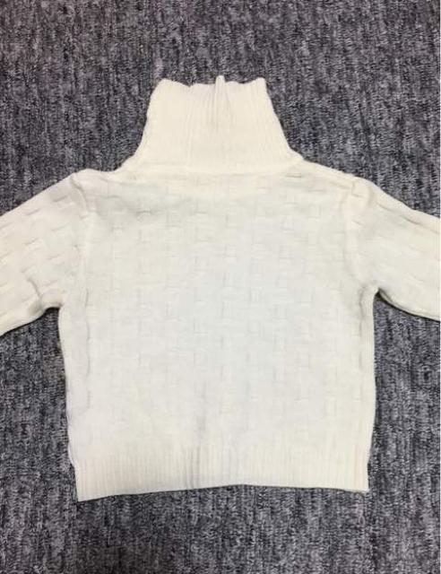 子供服 24ヶ月 ホワイト×さくらんぼ タートルネックニット < キッズ/ベビー  子供服 24ヶ月 ホワイト×さくらんぼ タートルネックニット < キッズ/ベビーの